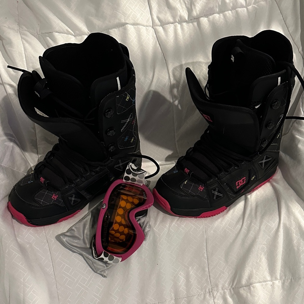 DC Women's Black and Pink Snowboarding Boots - Size 10 + Ski Goggles